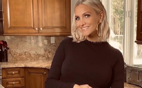 Megérkezett Ashlee Simpson kisfia